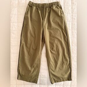 Future Collective - Size M - Casual Green Barrel Pants